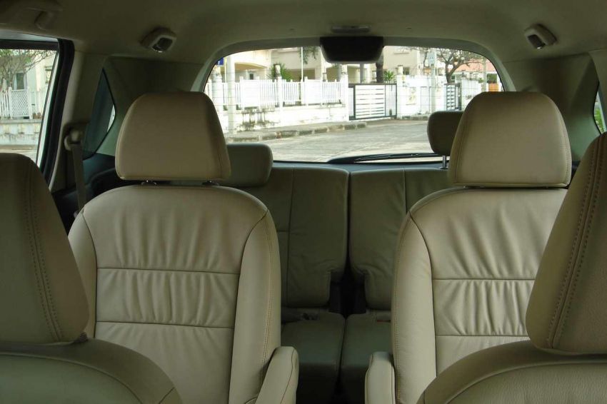 7 seater car for rent in Pattaya