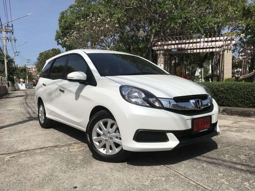 7 seater car for rent in Pattaya