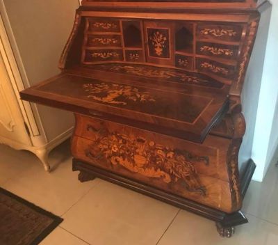 Stunning French Desk with Many Inlaids !!