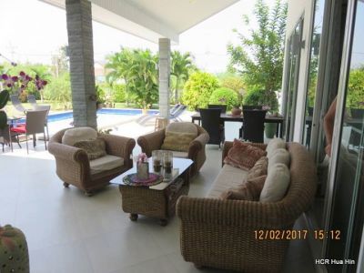 Vacation pool villa for rent