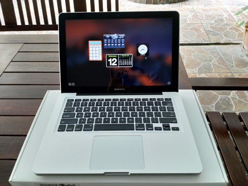 ขาย: MacBook Pro 13 นิ้ว - สมบูรณ์แบบสำหรับเด็กและผู้เริ่มต้นใช้ macOS