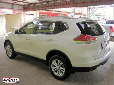 Nissan X-Trail 2.0L AT 4WD for rent
