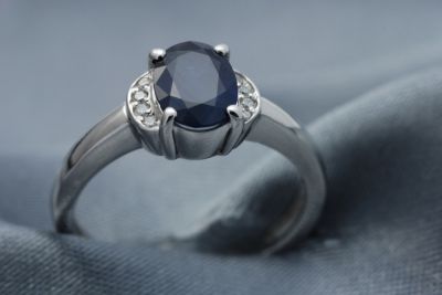 Dark Blue Sapphire Ring, White Gold 14Kt
