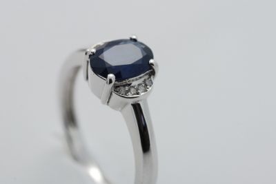 Dark Blue Sapphire Ring, White Gold 14Kt
