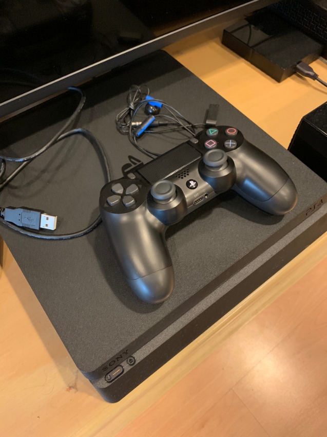 PS4 Slim - Jet-Black - 500GB - 8,000 THB | PlayStation/Games for Sale