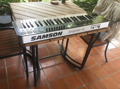 Samson 49 key MIDI keyboard with  Gator Hard Case 