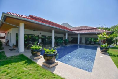 Absolute luxury Balinese style pool villa in excellent south Hua Hin 