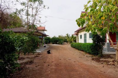 3 bedroom house with large garden & large garage in chachoensao