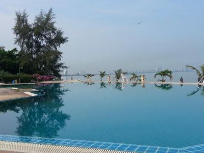 Sea front condo with infinity pool, tennis, 19000THB/Month