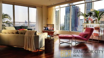 High Floor 4 Bedroom Unit at Pet Friendly Condo in Sathorn for Rent