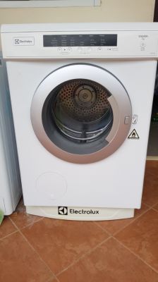 Electrolux tumble dryer 7.5kg with cover 