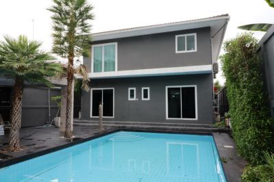 3 Bedroom Pool Home with private cinema & Fitness !