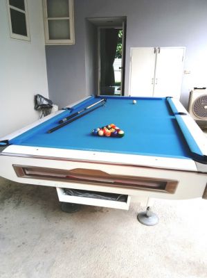 9ft Slate White Pool Table - excellent condition