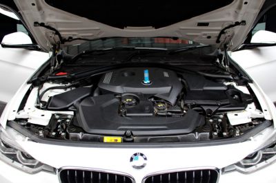 2016 BMW 330e Limousine RHD 2.0 A/T