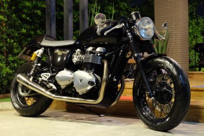 Triumph Thruxton 900 2016 very valuable price! With loads of extras!