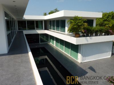 Ultra luxury Private Pool Villa with 5 Bedroom in Pattaya for Sale 