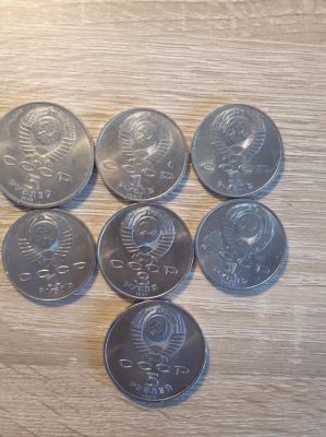Collectible commemorative coins