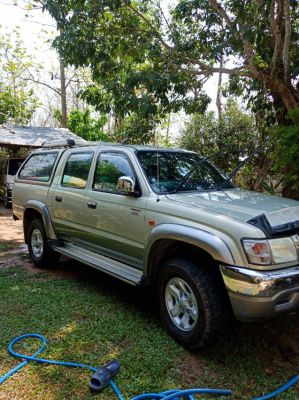 ( Droped the price)Sale Toyota 4×4 year 2002 4 doors.