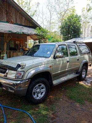 ( Droped the price)Sale Toyota 4×4 year 2002 4 doors.