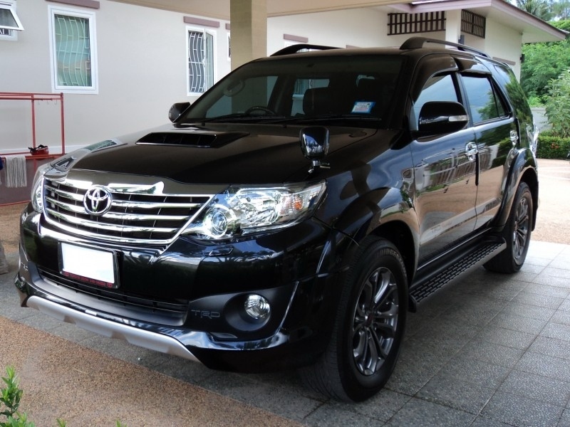 IMMACULATE 2013 TOYOTA FORTUNER 3.0 TRD SPORTIVO SUV IN BLACK | Cars ...