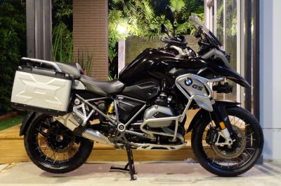 BMW R1200GS 2016 Triple black at a valuable price!! with BMW panniers!