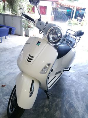 NEW VESPA GTS 300 ABS FOR SALE ---- ONLY 417 KM!!!