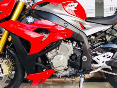 BMW S1000R year 2017 From Barcelona Motor   Mile : 17,000Km. One Owner