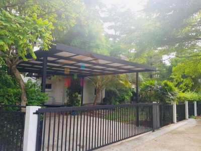 House for rent at Panya Pattanakarn Village – Renovated – Pet allowed