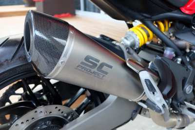 Ducati Monster 821 2015 SC PROJECT exhaust & OHLINS steering damper!