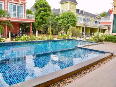 Townhouse in Wonderland with share pool