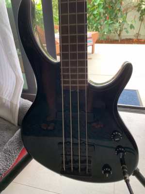 Bass Guitar, 15w amp and fif bag
