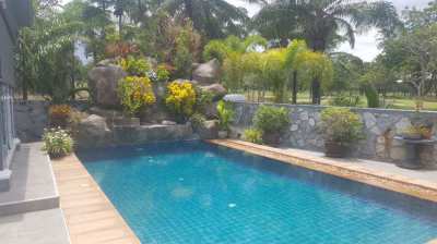#3085  Immaculately presented pool villa beside the fairway
