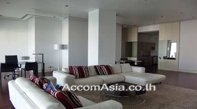 Le Raffine Sukhumvit Condominium 2 Bedroom For Rent BTS Phrom Phong