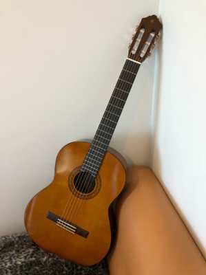 Classical guitar YAMAHA C40 bought, never used.