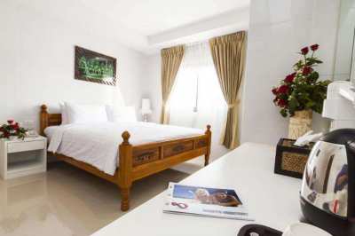 51 Rooms Great location Hotel with Pool