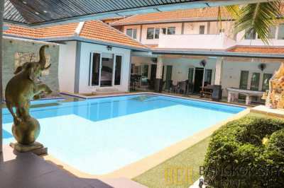 Renovated 4 Bedroom Pool Villa near a Lake in Pattaya for Sale