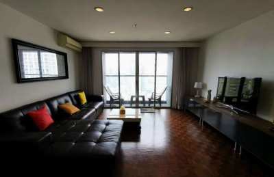 Beautiful 29 high floor on Sukhumvit suite condos soi 13  for rent.