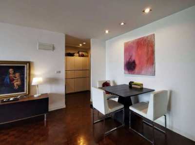 Beautiful 29 high floor on Sukhumvit suite condos soi 13  for rent.