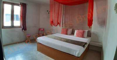 4304005 Freehold 11-Room Guesthouse On The Beach In Cha Am