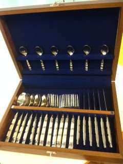 Cutlery with mother of pearl set of 6      24 pieces 8,500 baht