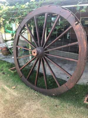 4 authentic looking large 6ft x 4ft style wagon wheels.