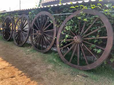 4 authentic looking large 6ft x 4ft style wagon wheels.