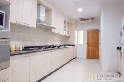 Spacious 2 and 3 Bedroom Units in Sukhumvit 13 Pet Friendly Apartment 