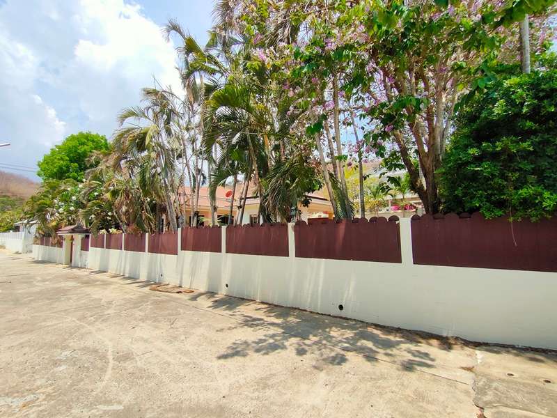 Awesome Deal! 3 BR 2 Bath + Maid's Room on Half Rai Plot Sold As Is