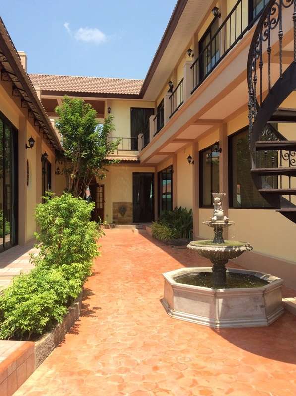 Hot! Reduced Priced  3 BR 4 Bath Villa Less Than 5 Min to BluPort Mall