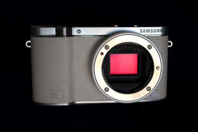 Samsung NX NX3000 20.3MP DSLM Camera White Body