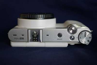 Samsung NX NX3000 20.3MP DSLM Camera White Body