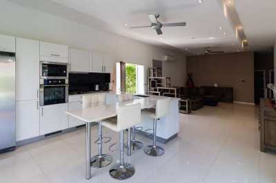 3 Bed Villa, Reduced for immediate sale, on a completed development
