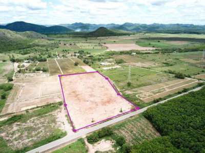 Land 14 rai for sale in Hua hin - Nongphai