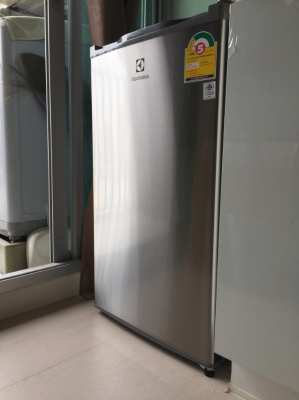 ขายตู้เย็น Elextrolux รุ่น EUM0900SA จุ 85 ลิตร 3,290 บาท จาก 5,490บาท